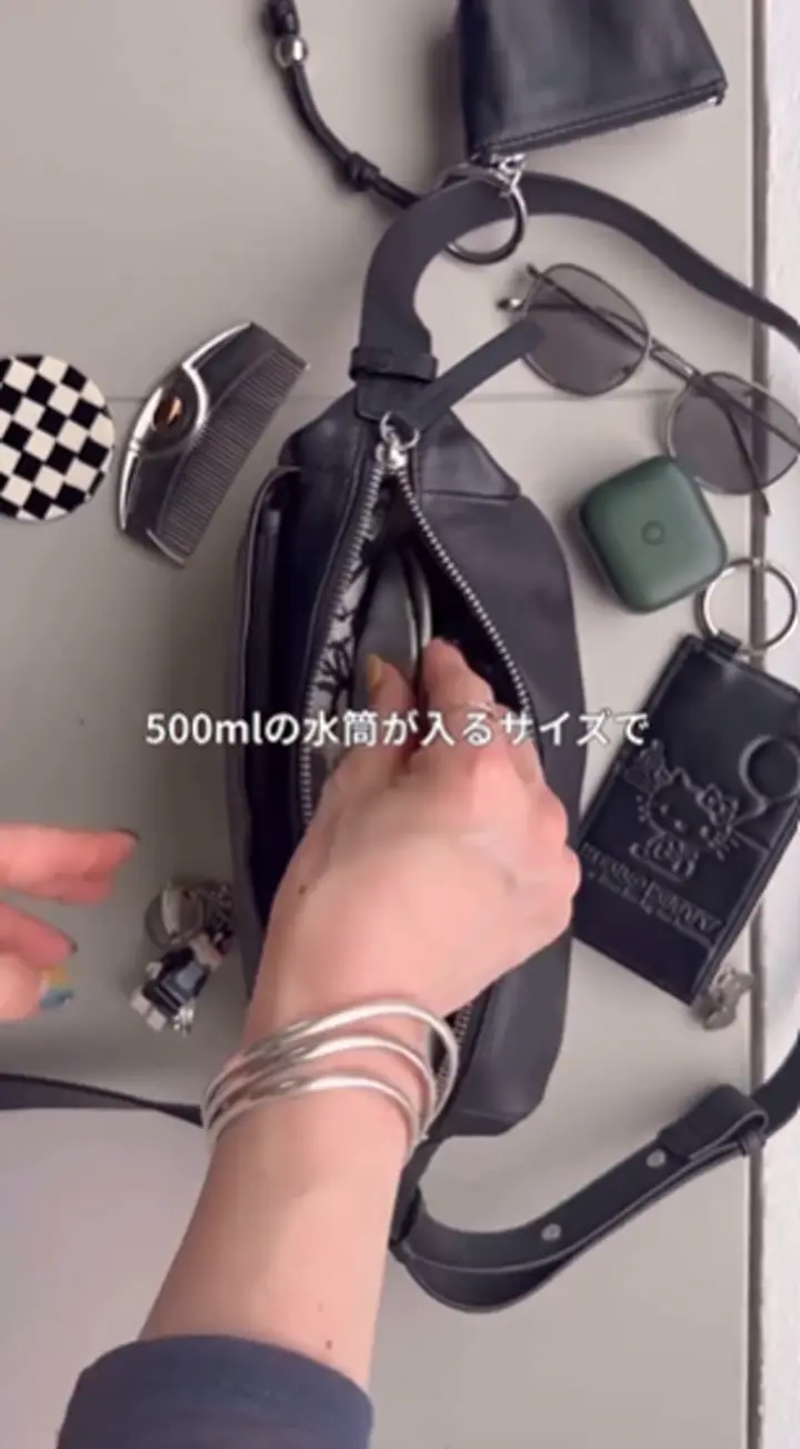 やまだ企画/本革》チャーム付きボックスミニショルダーバッグ | ear
