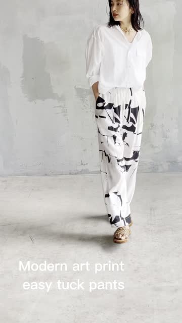 モダン　大胆　大輪花の図　モノトーン　3シーズン　洗練されたデザイン モダン 大胆 大輪花の図 モノトーン 3シーズン 洗練されたデザイン