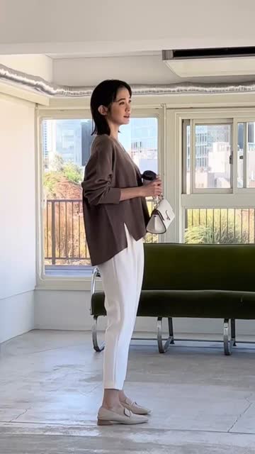 美品❣️ ハイケージアゼ デコルテネックプルオーバー ナチュラル デコルテを美しく見せる絶妙なVネック】Vネックワイドニット | RIVE