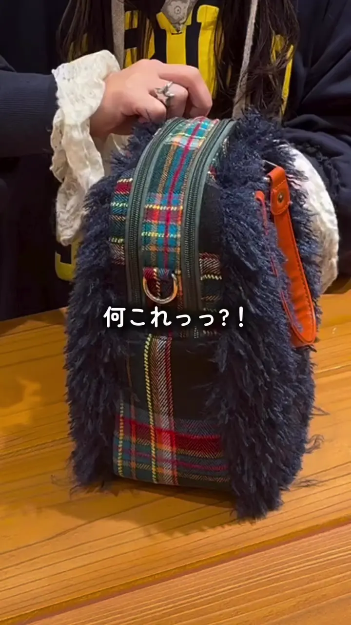 Me＋Me/ミープラスミー】ハートチャーム付きファーボストンバッグ