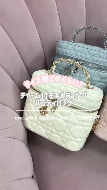 ナイスクラップ チャーム付きキルティングバニティバッグ アイボリー セール】チャーム付きキルティングバニティバッグ（ショルダー