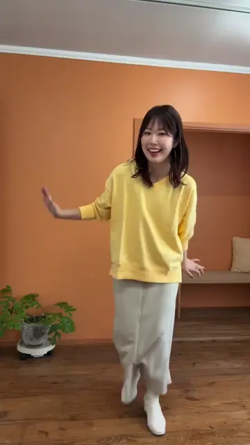 Web限定 /【ako】スリット付きVネック裏毛プルオーバー | natural