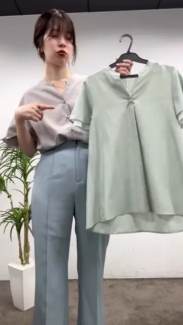 OUR 撥水素材の半袖きれいめプルオーバー（接触冷感）　グレーベージュ URBAN RESEARCH DOORS（アーバンリサーチドアーズ） マウンテン