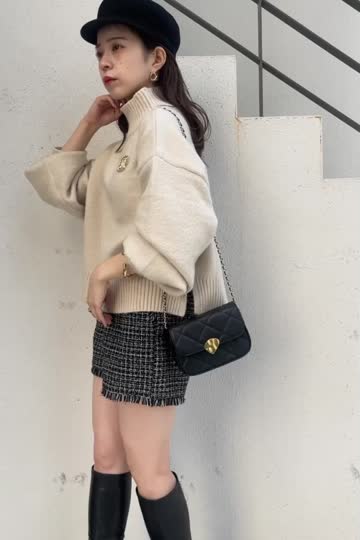 再入荷/新色追加】ブローチ付ボリューム袖ハイネックニット | Chico 