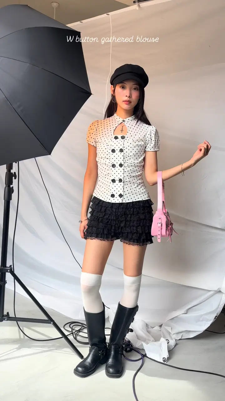 WEB限定カラーあり】Wボタンギャザーブラウス(ドット柄・無地