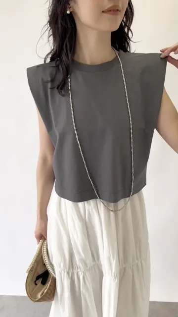 大人気の 二の腕すっきり】ノースリクロップドカットソー | boutique La トップス