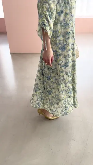 フラワープリントドロストスリーブワンピース | La boutique