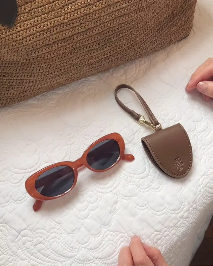 自由区 【カタログ掲載】サングラスケース チャーム 