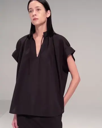 BEIGE， 【洗える/接触冷感/速乾/UVケア対応】BATEAU / Vネックバックギャザーハーフスリーブブラウス 