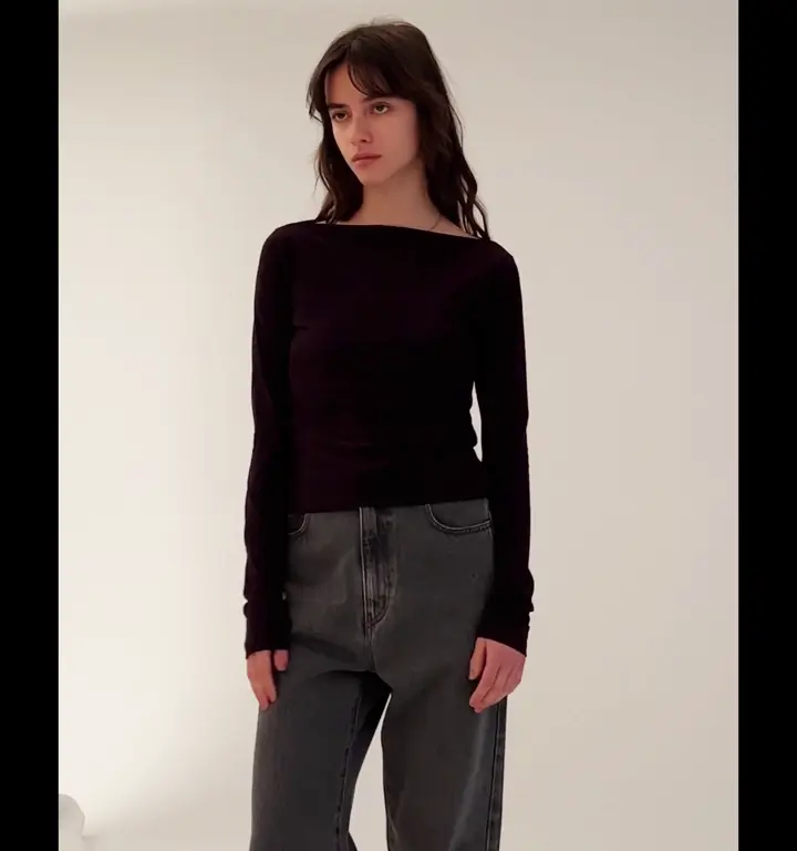 BEIGE， 【洗える・BAILA掲載】BUTLER / ストレッチベロアボートネックカットソー 