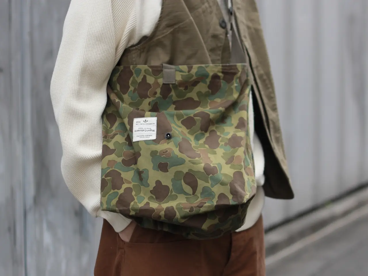 注目度の高いダックハンターカモ》HELMET BAG & MULTI BAG
