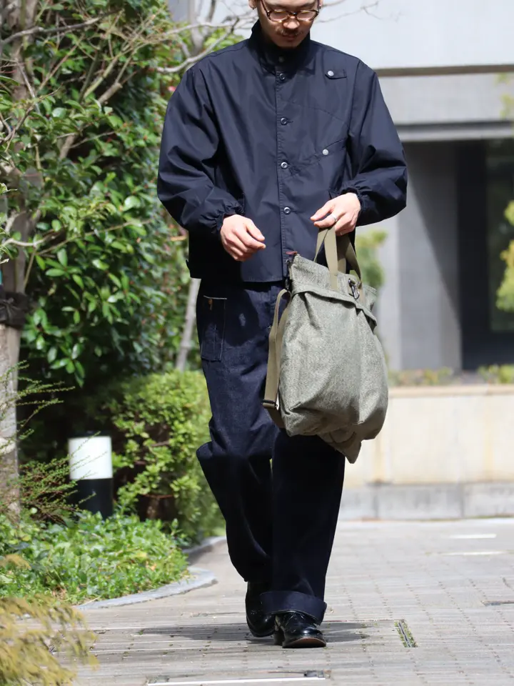 ナイジェルケーボンらしいバッグ》HELMET BAG - SWISS ARMY