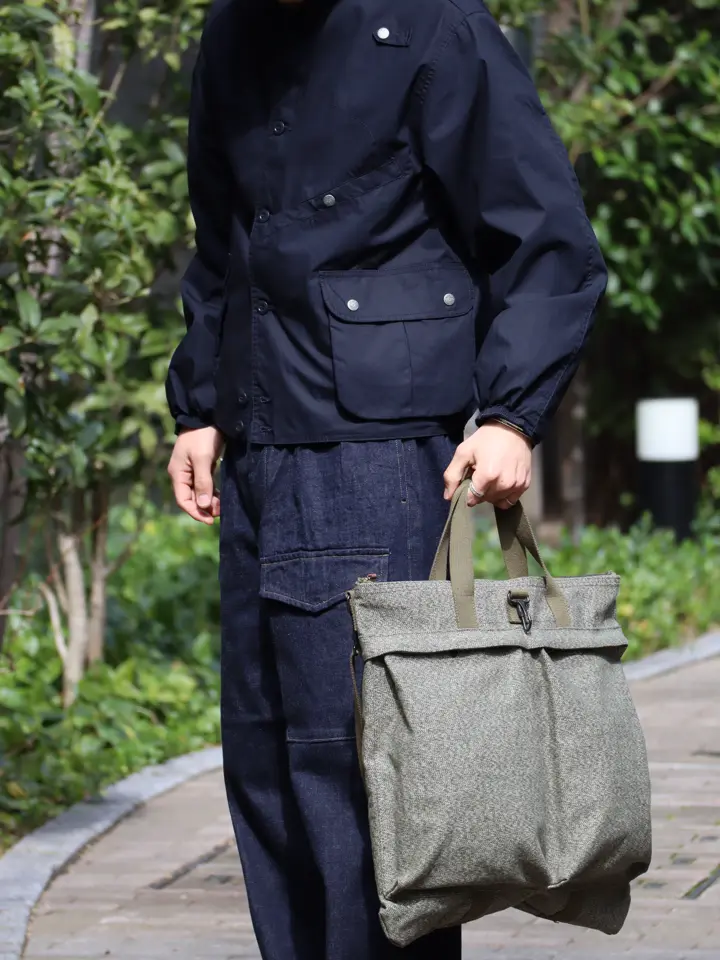 ナイジェルケーボンらしいバッグ》HELMET BAG - SWISS ARMY