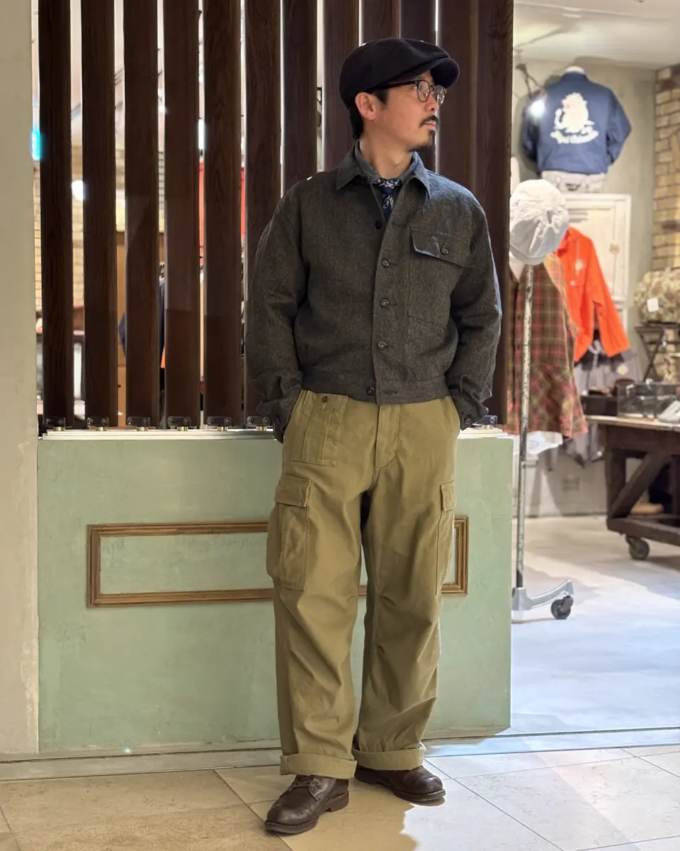オリーブカーキが織りなすブラックシャンブレー》FRENCH WORK JACKET