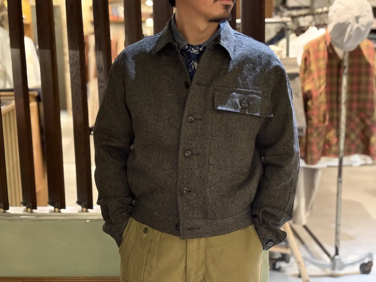 オリーブカーキが織りなすブラックシャンブレー》FRENCH WORK JACKET