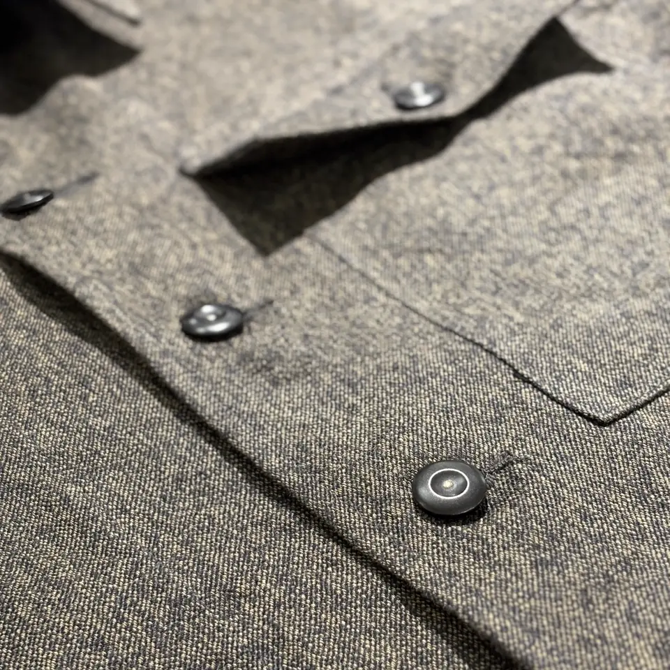 オリーブカーキが織りなすブラックシャンブレー》FRENCH WORK JACKET