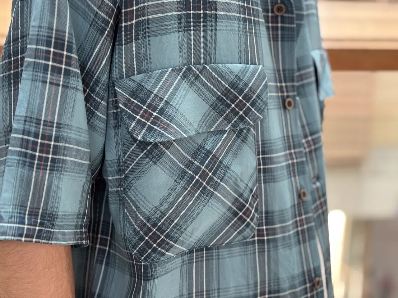 Modern and comfortable shirt》 OPEN COLLAR SHIRT RAYON CHECK