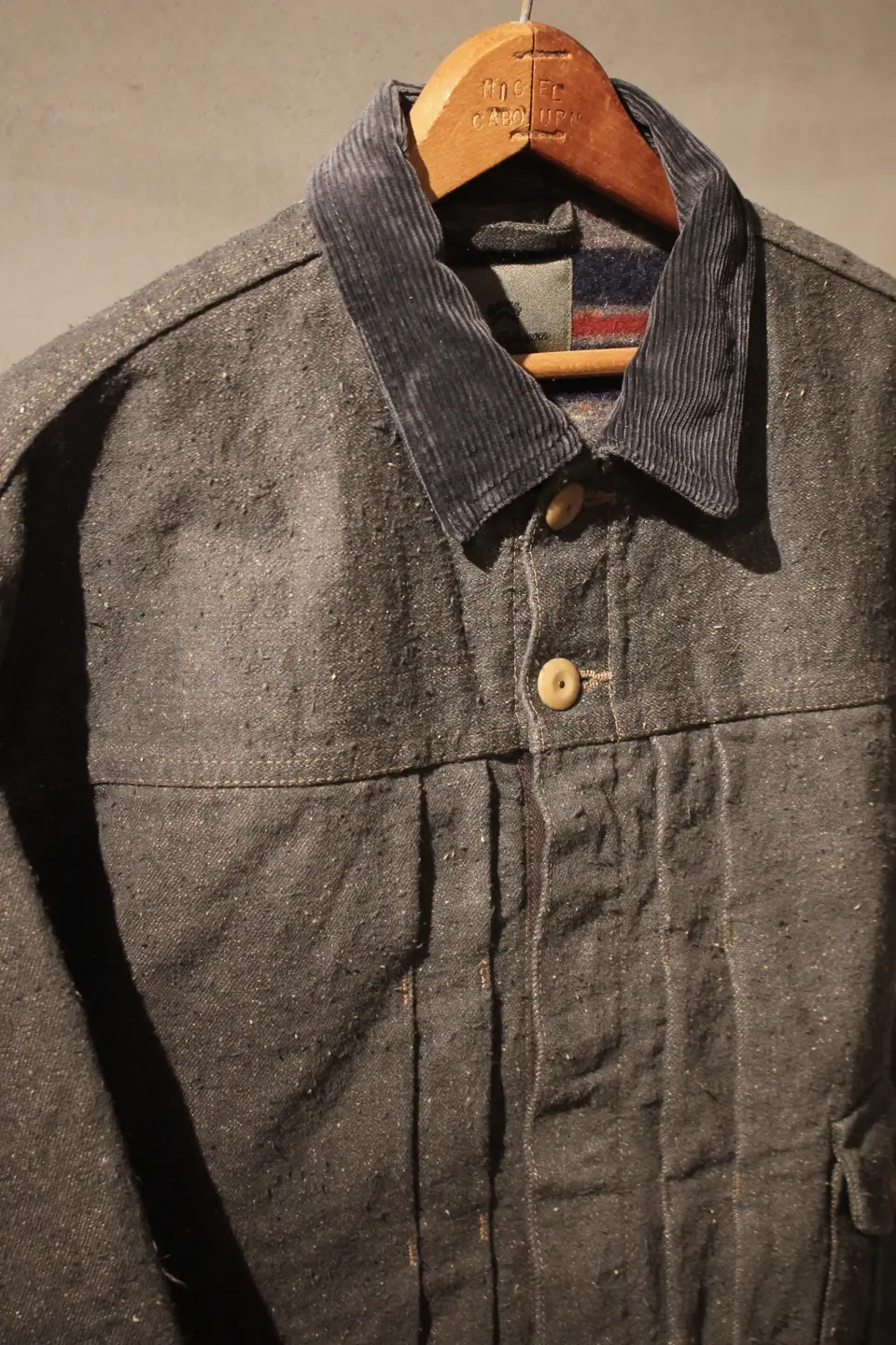 岩肌をイメージしたユニークなデニム》FIELD DENIM JACKET