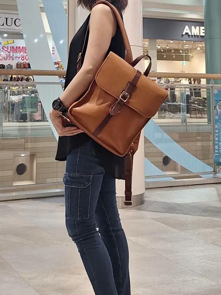 【美品】キソラ　ロブスト　リュック　レザー　ロゴ型押し　フラップ　ベルト　黒 美品】キソラ ロブスト リュック レザー ロゴ型押し フラップ ベルト