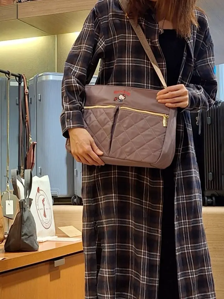 ケスクルデザイン ハローキティ ショルダーバッグ ハローキティ