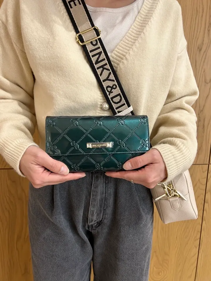 新品 ピンキーアンドダイアン リプレス カード30枚 エンボスレザー 長財布 Amazon | [ピンキーアンドダイアン] かぶせ長財布 【インプレ