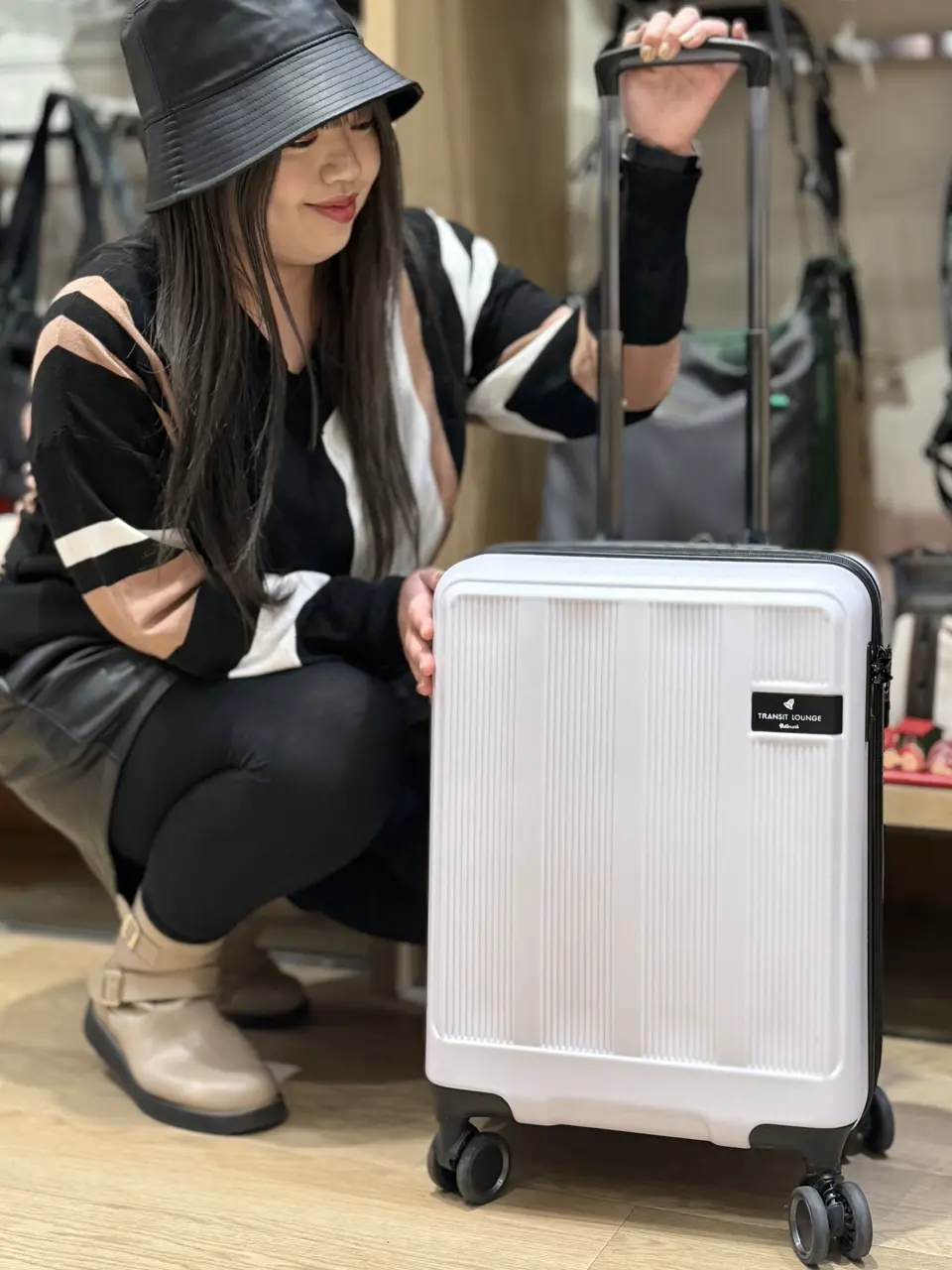 美品 MARK & LONA マークアンドロナ トラベルケース トラベルキャリー 新品】マークアンドロナ トラベルケース 黒×白 キャスター付ゴルフ