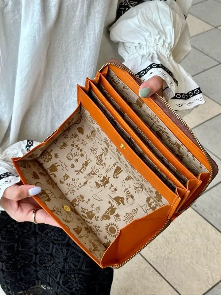 新品 kissora ムーミン 刺繍 かぶせロング 長財布 スナフキン キャメル