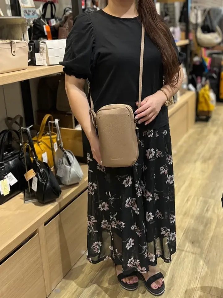 美品　レディース　ショルダー　バッグ ケスクルデザイン スマホショルダー レディース MS-045 Quest ce