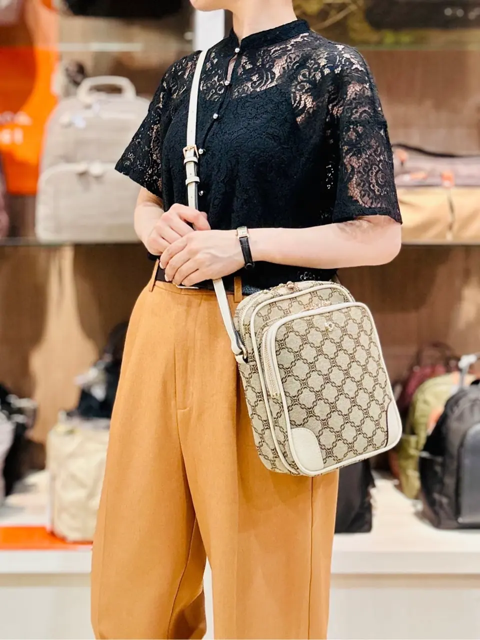 ☆Ravijour☆廃盤高級ライン　お色気ピンク☆D70-75Tバックセット☆ サロン ド ルヴァン HIGI(ヒギ) ショルダーバッグ レディース