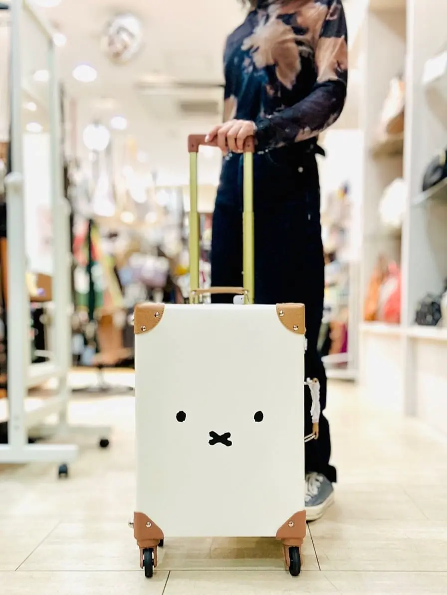 とくにしんべいHAPITASキャリーケース ハピタス ルイヴィトンブーツ