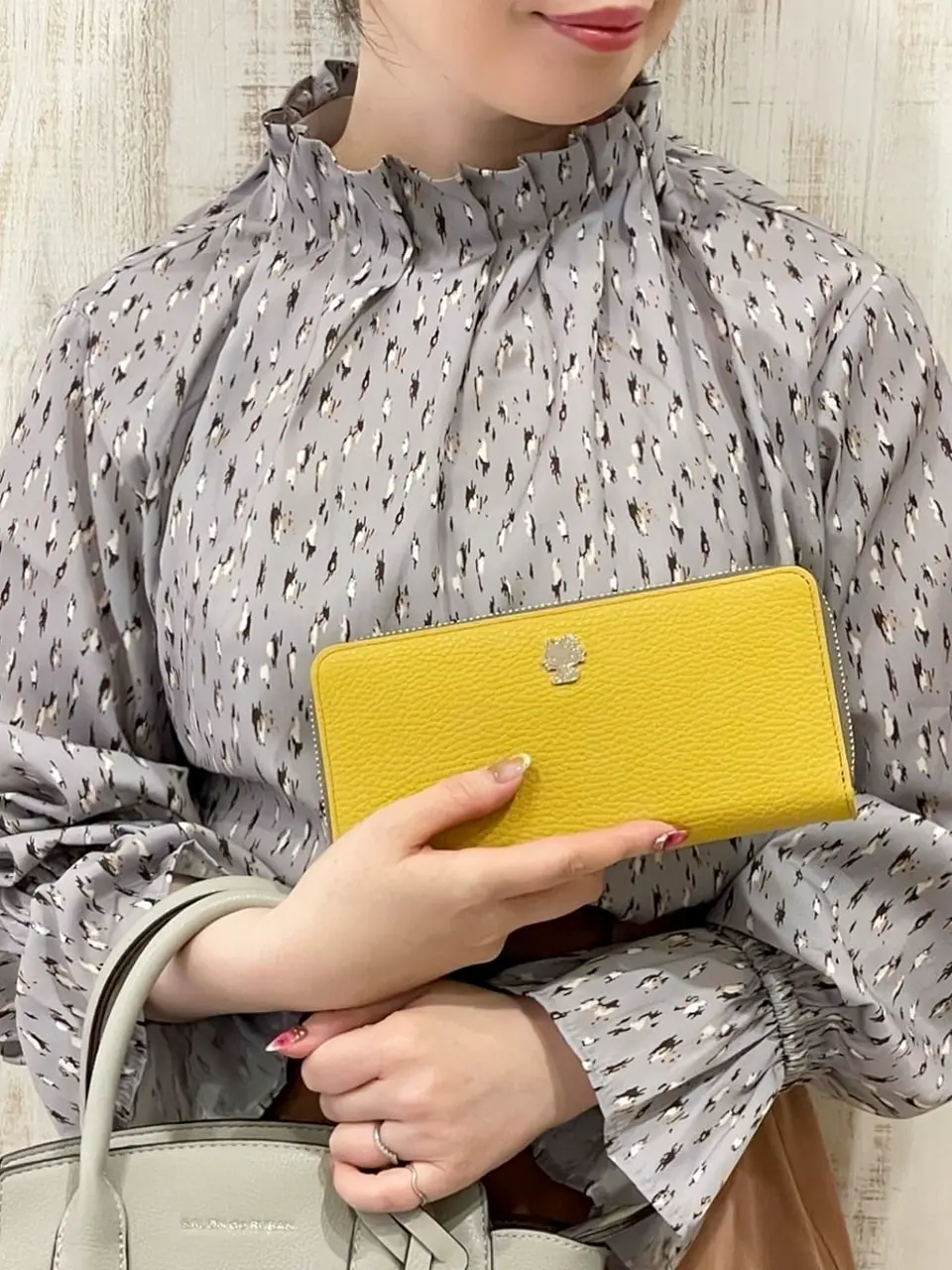 エフィー×ハローキティコラボ 長財布 ラウンドファスナー レディース