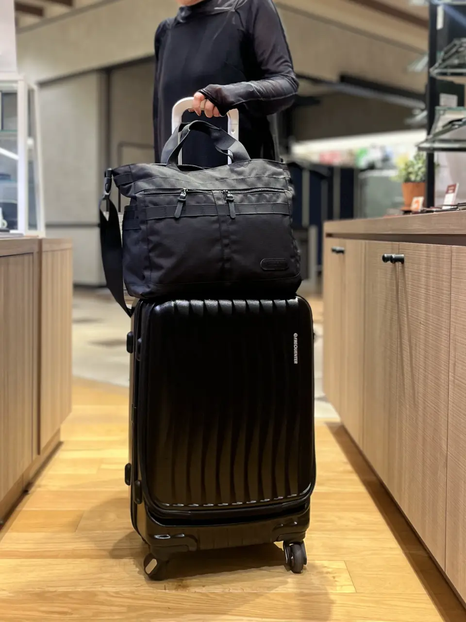 フリクエンター スーツケース クラムアドバンス｜機内持ち込み 34L