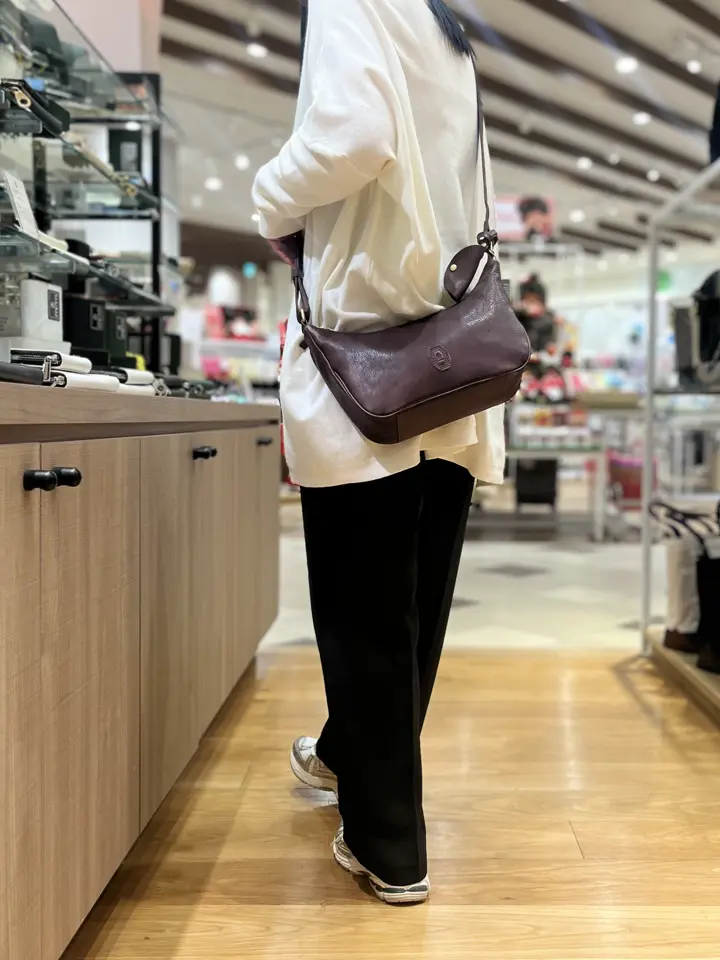 キソラ ハーフムーンショルダー ラドピアーレ ユニセックス KIUK-003