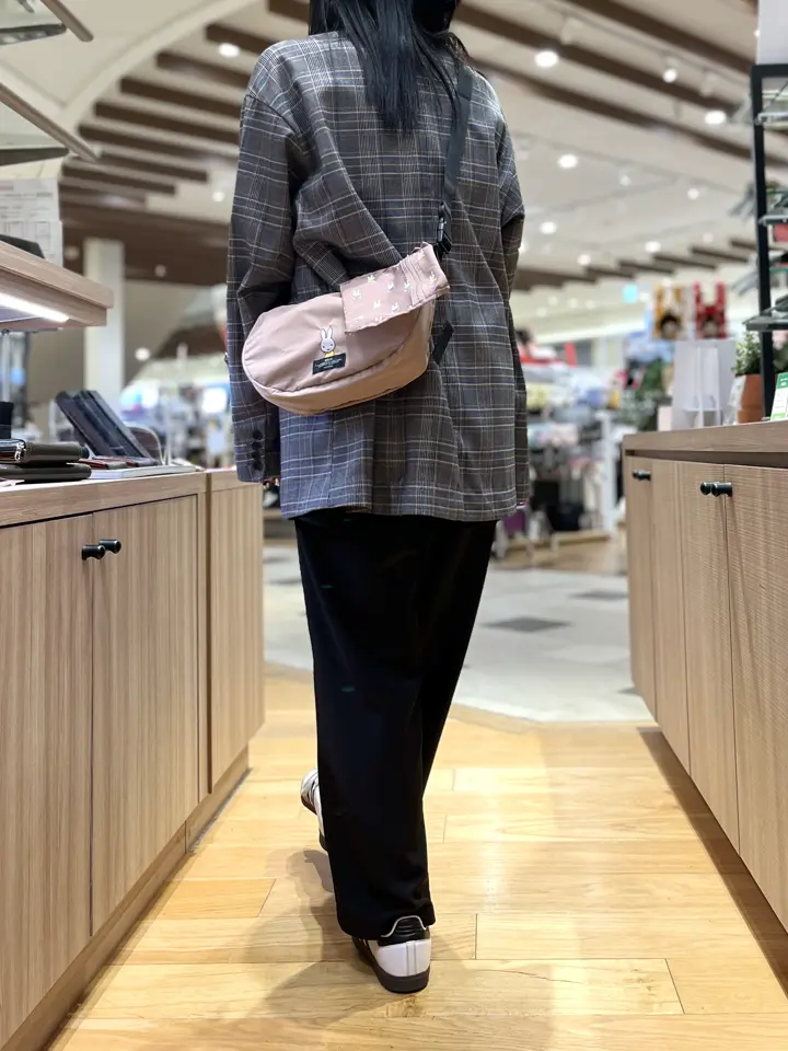 希少！！ブルーナミッフィーブラックベアflowermiffyショルダーバッグ 希少！！ブルーナミッフィーブラックベアflowermiffyショルダーバッグ