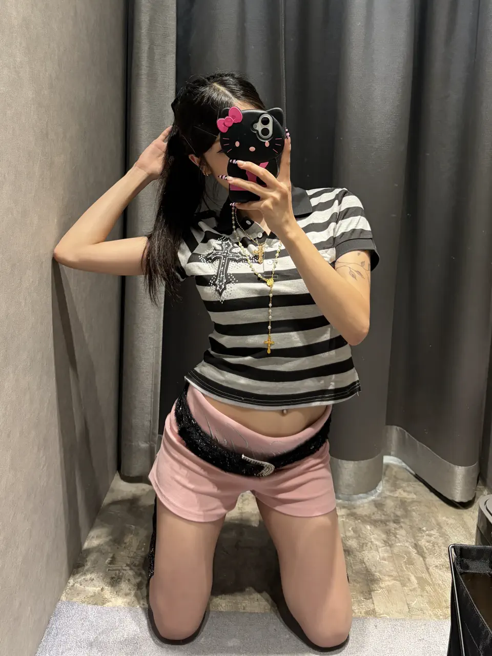 パンツ Cross Logo Studded Micro Shorts Cross Logo Studded Micro Shorts – YZ