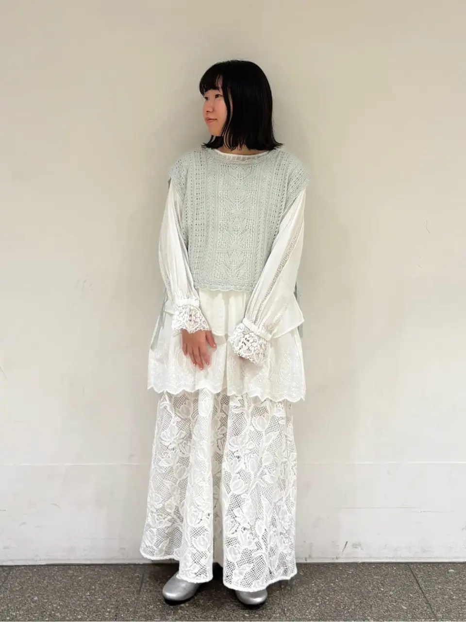 セール】 【WHITE COLLECTION】リバーレースピンタックブラウス