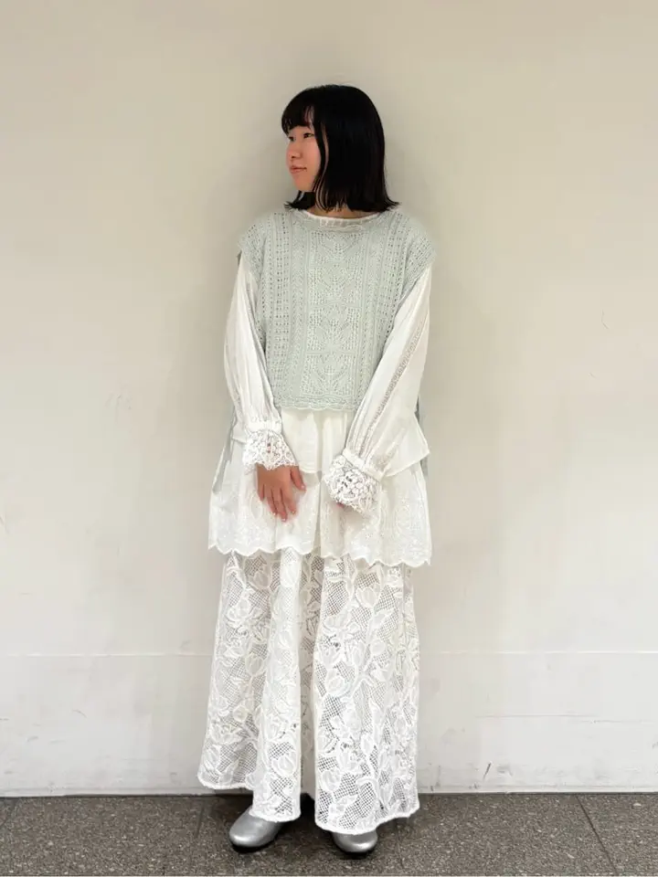 セール】 【WHITE COLLECTION】リバーレースピンタックブラウス