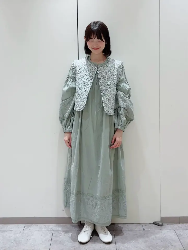 セール】 【WEB限定 Sサイズ】ランダム刺繍レース切替ワンピース（オフ