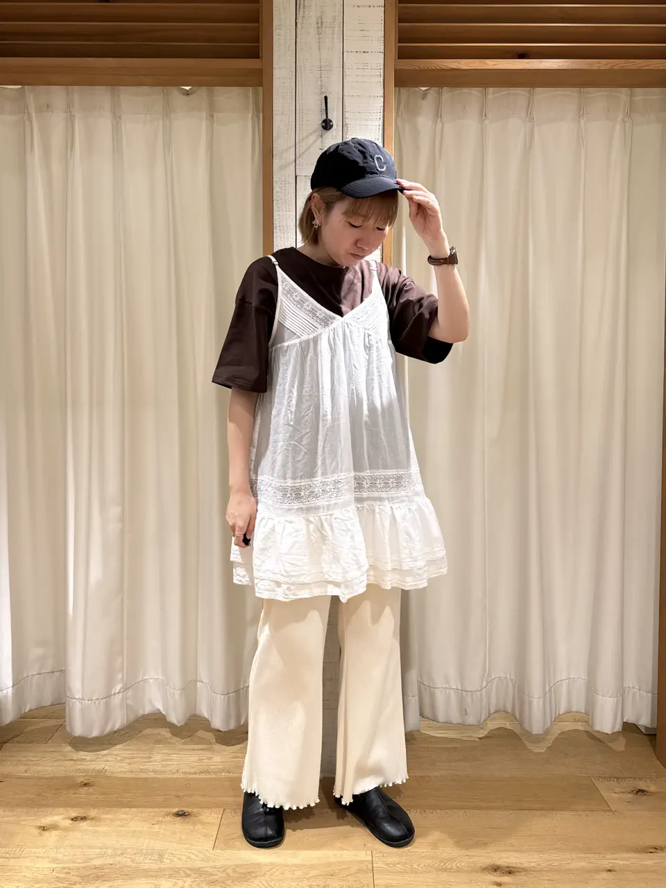 セール】 【接触冷感】ロゴ刺繍バックプリントTシャツ（オフホワイト