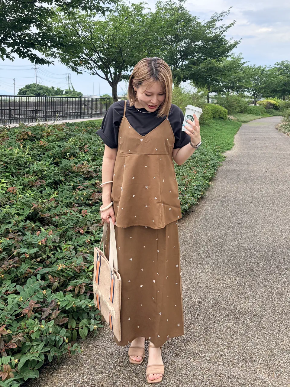 小花柄刺繍台形スカート(セットアップ可)（チャコールグレー/ブラウン