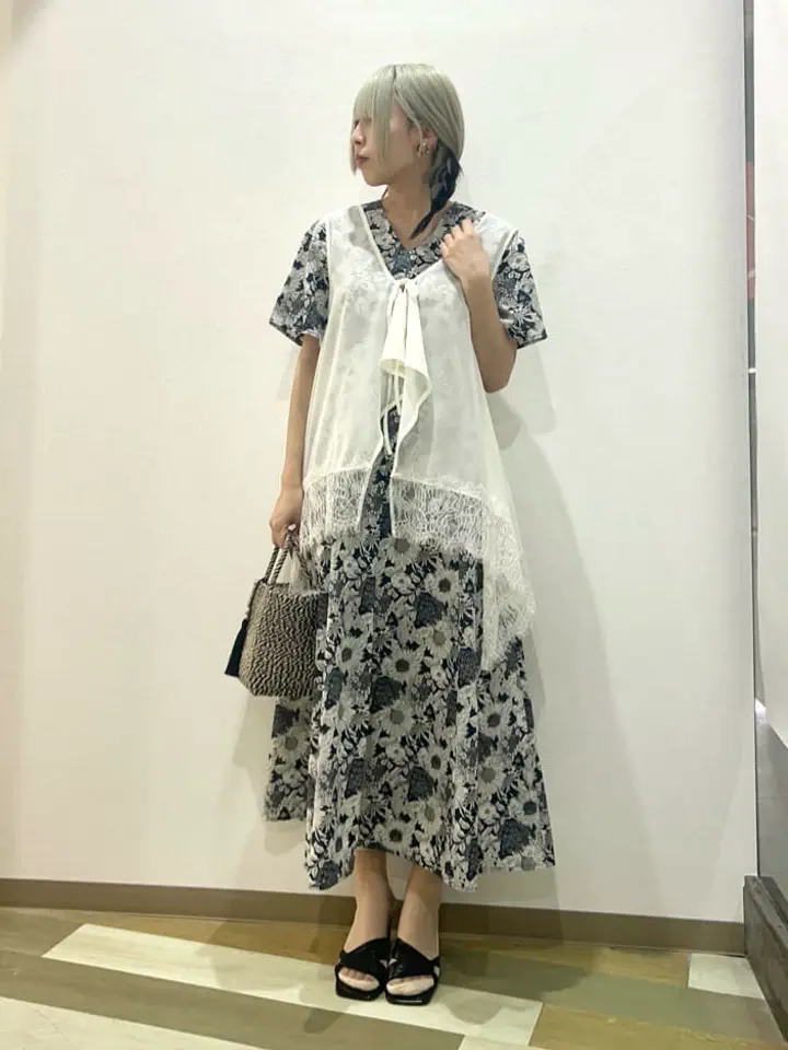セール】 【LIBERTY FABRICS】Vネックフレアワンピース（ブラック