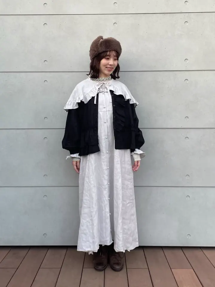 立川店/EC限定】リネンケープ付ワンピース（オフホワイト/ブラック