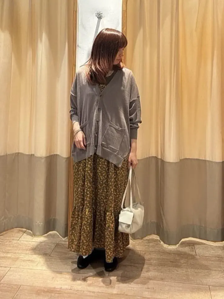 セール】 花柄シャーリングワンピース（オフホワイト/グレー/ブラック