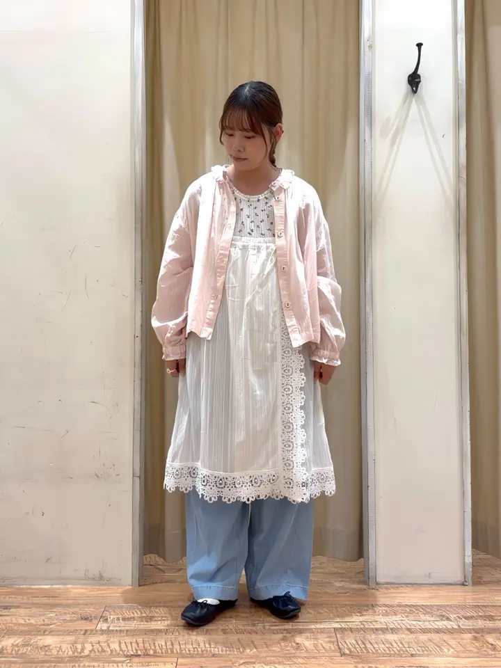 花柄パターンメッシュレース付ノースリーブ（オフホワイト