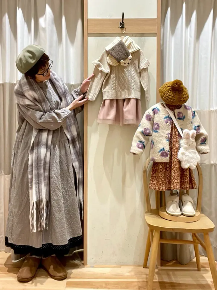 セール】 【マシンウォッシャブル】肩フリルケーブル編みニット