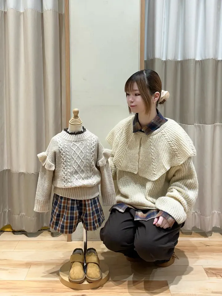 セール】 【マシンウォッシャブル】肩フリルケーブル編みニット