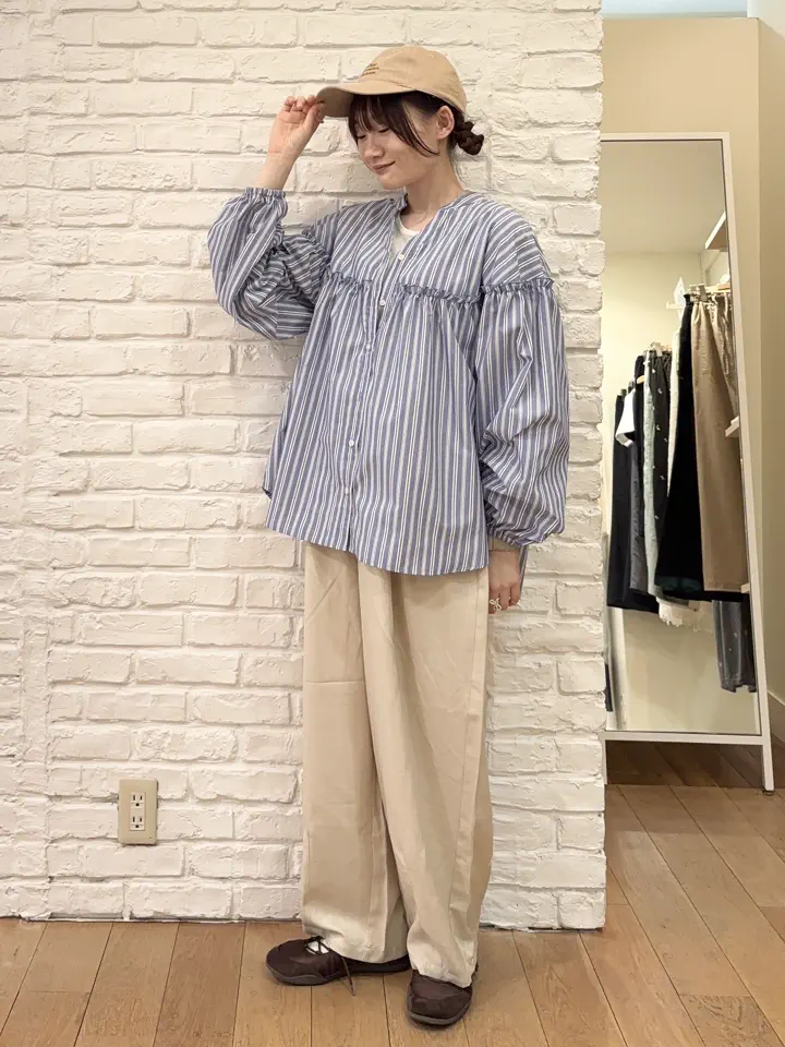 セール】 【多機能】フリル切替スキッパーシャツ（オフホワイト