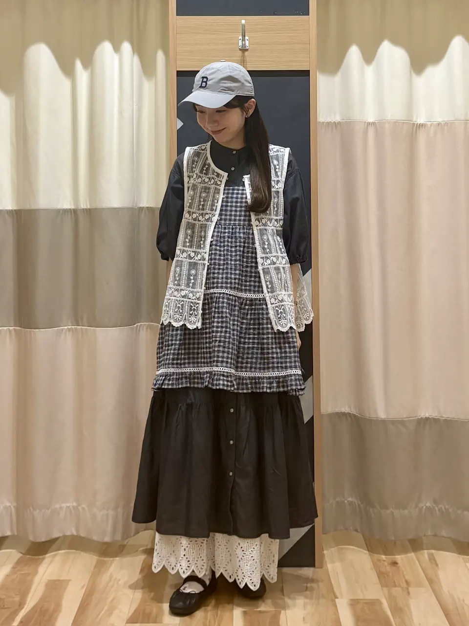 裾スカラップレースベスト（オフホワイト/ブラック/トップス/シャツ