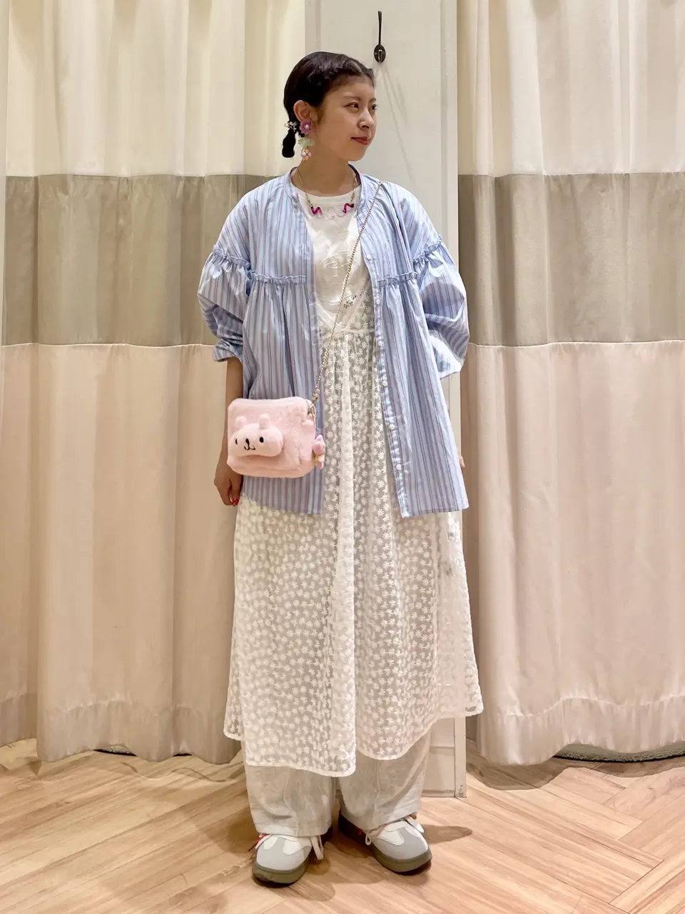 セール】 【多機能】フリル切替スキッパーシャツ（オフホワイト