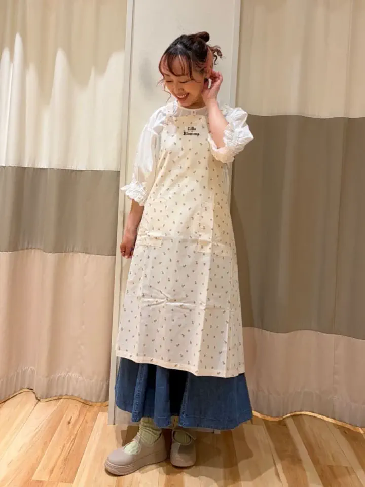 セール】 花柄ロゴ刺繍エプロン（ベージュ/キナリ/雑貨/その他雑貨